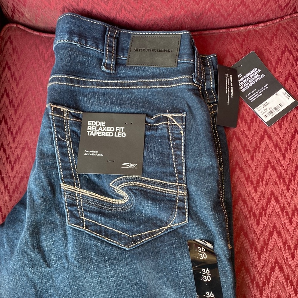 Mens Silver Eddie Relaxed Fit Tapered Leg Jeans 36x30.  Brand new with tags!